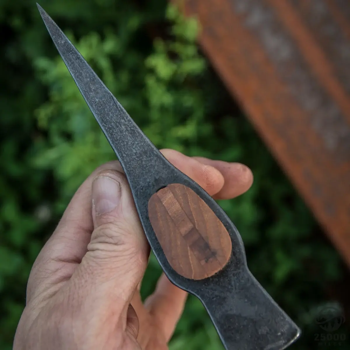 anika “leshiy” axe with leather sheath main image